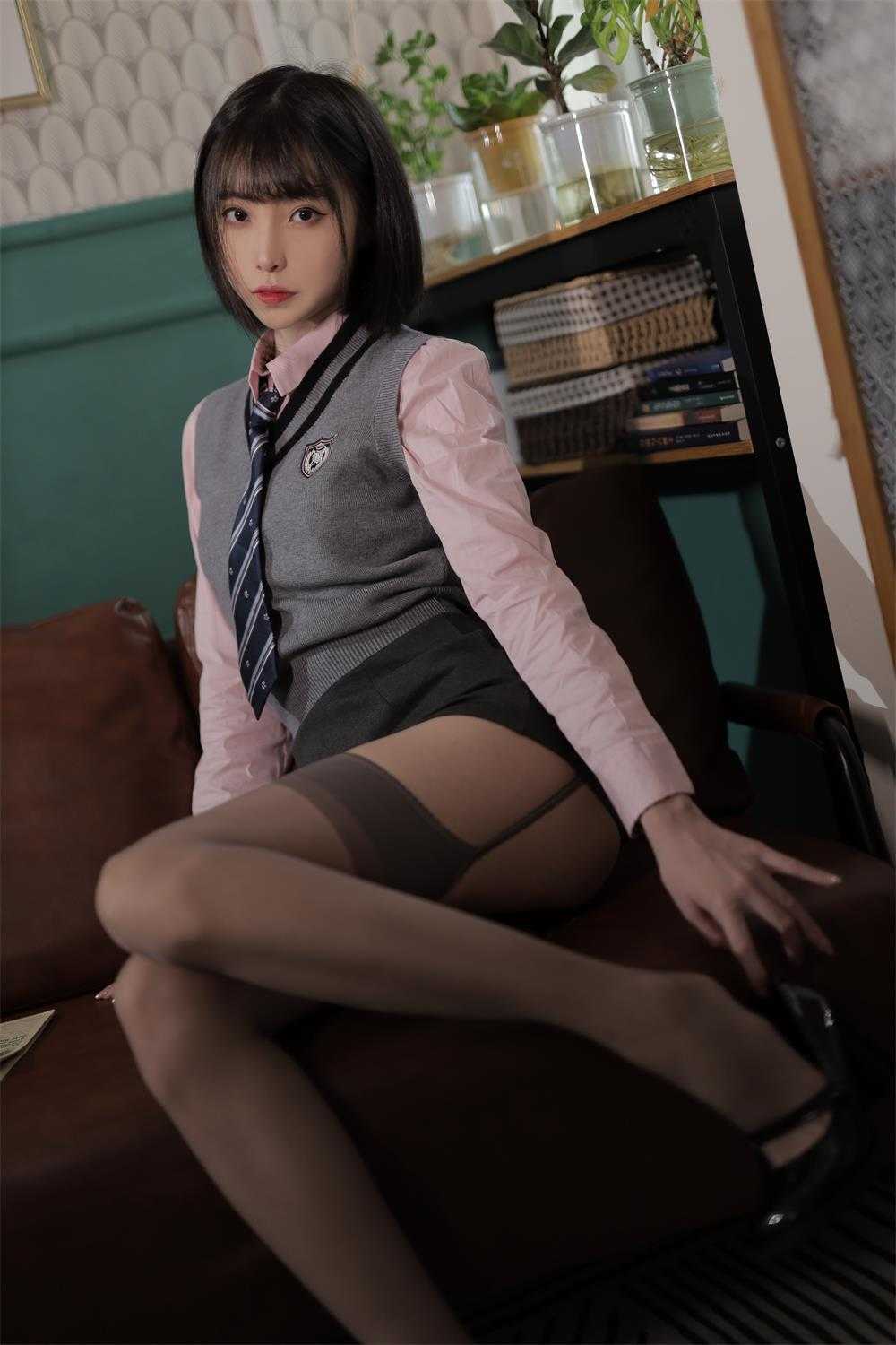 许岚 韩系制服[40P/292M]（3）